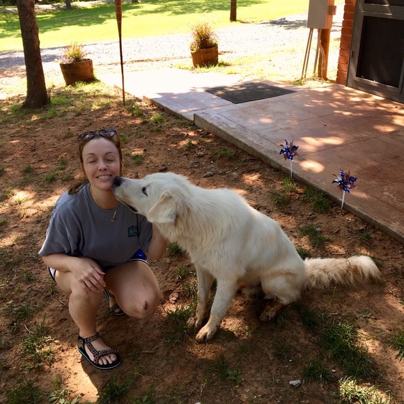 Meet your Posher, Lauren - Picture 2 of 5